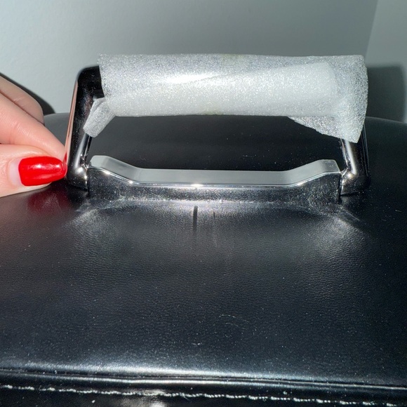 CC Black Quilted Leather Vanity Case - Picture 3 of 10